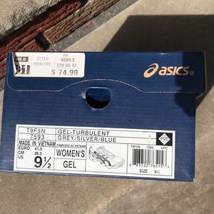ASICS (worn once) women’s Gel-Turbulent T9F5N